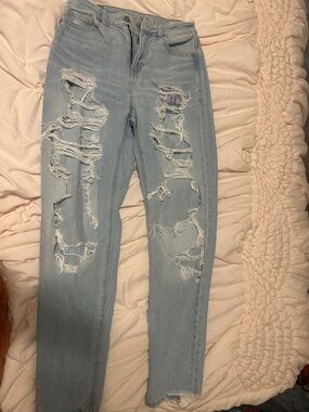 American Eagle Outfitters Light Blue Distressed Boyfriend Jeans